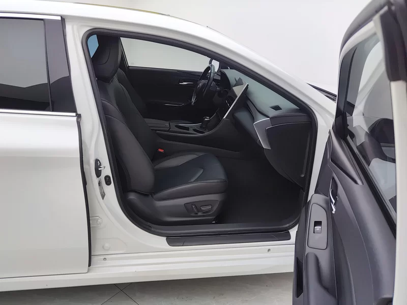 Toyota Avalon 2023 car image #19