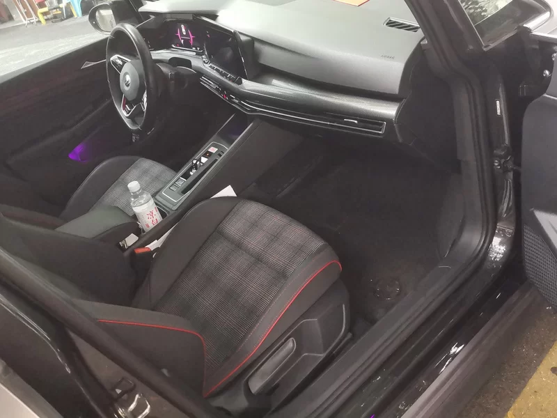 Volkswagen GolfGTI 2023 immagine di auto #19