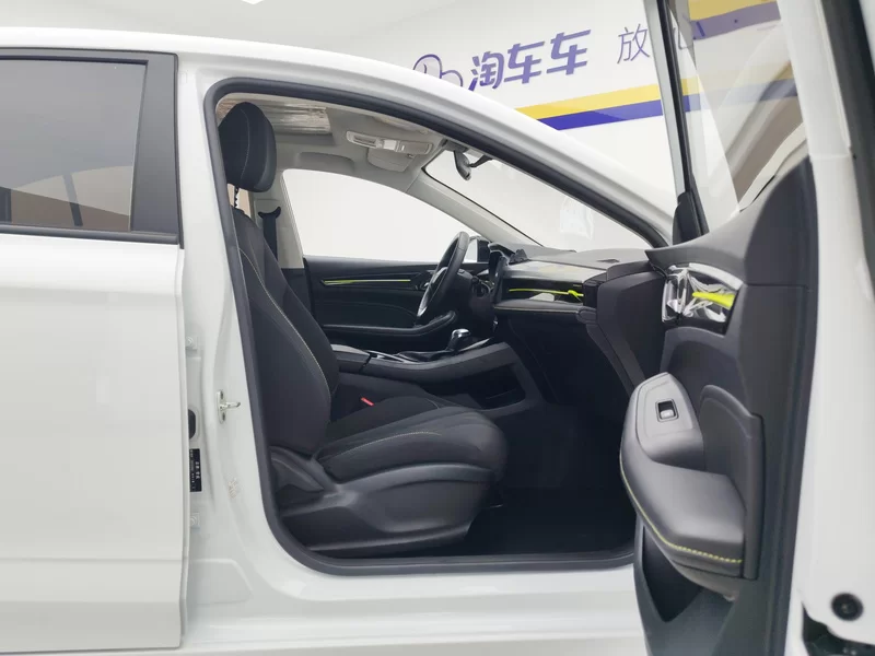 Roewe i5 2023 #19 Roewe i5 2023 car image #19