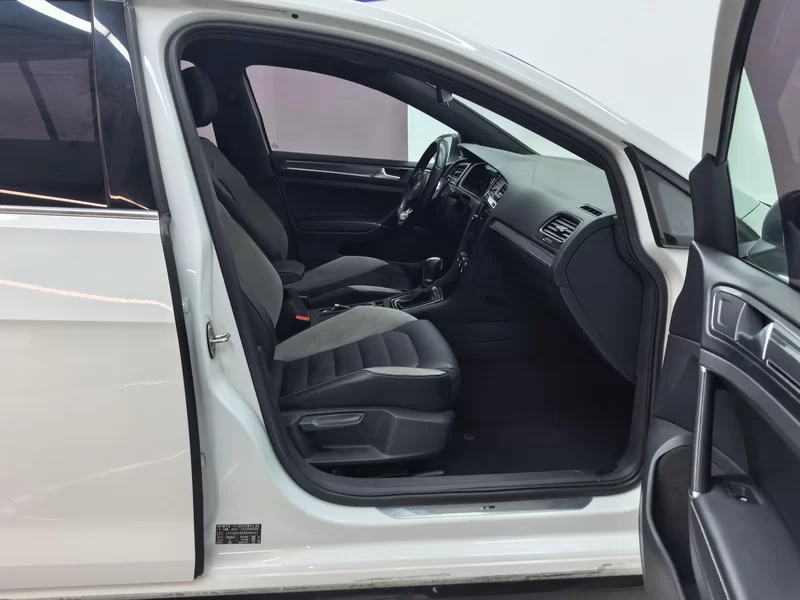 Volkswagen Golf 2020 car image #19