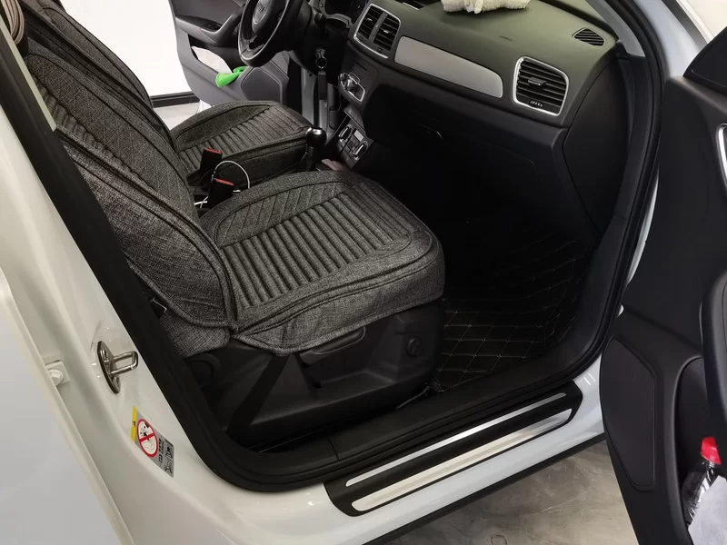 Audi Q3 2016 car image #19