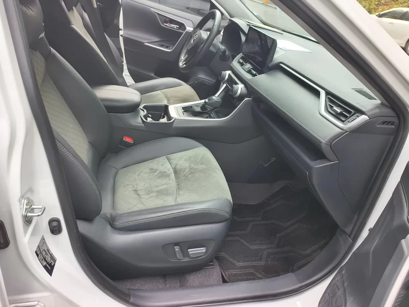 Toyota RAV4 2023 immagine di auto #19