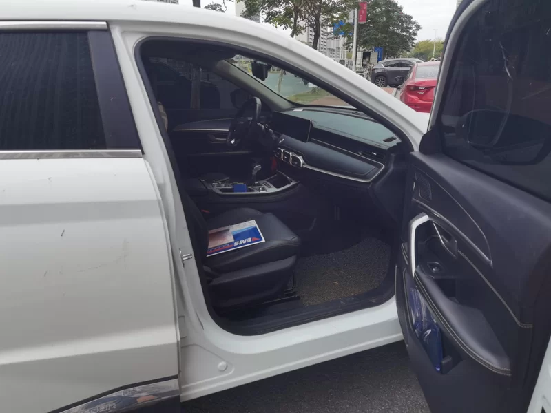 X70 2023 car image #19