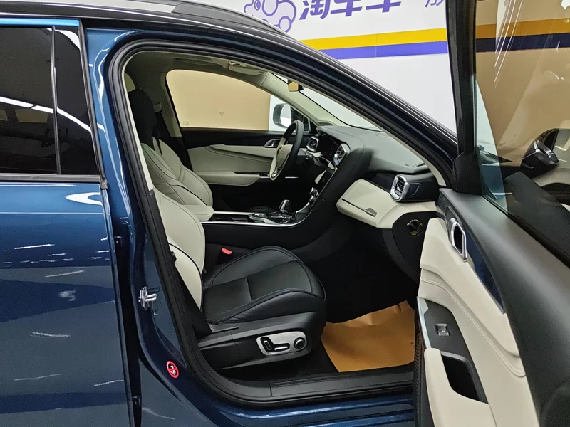 Lynk & Co 01 2018 #19 Lynk & Co 01 2018 car image #19
