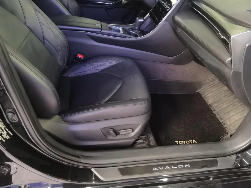 Toyota Avalon 2023 car image #19