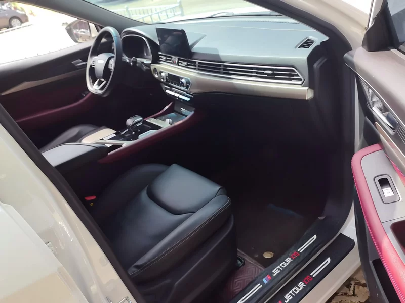 X70 2023 car image #19
