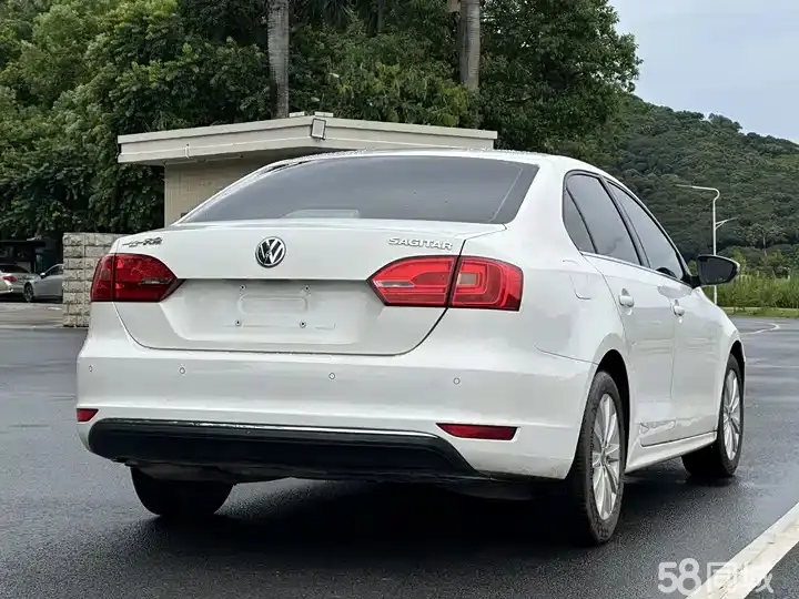 Volkswagen Sagitar 2014 immagine di auto #19