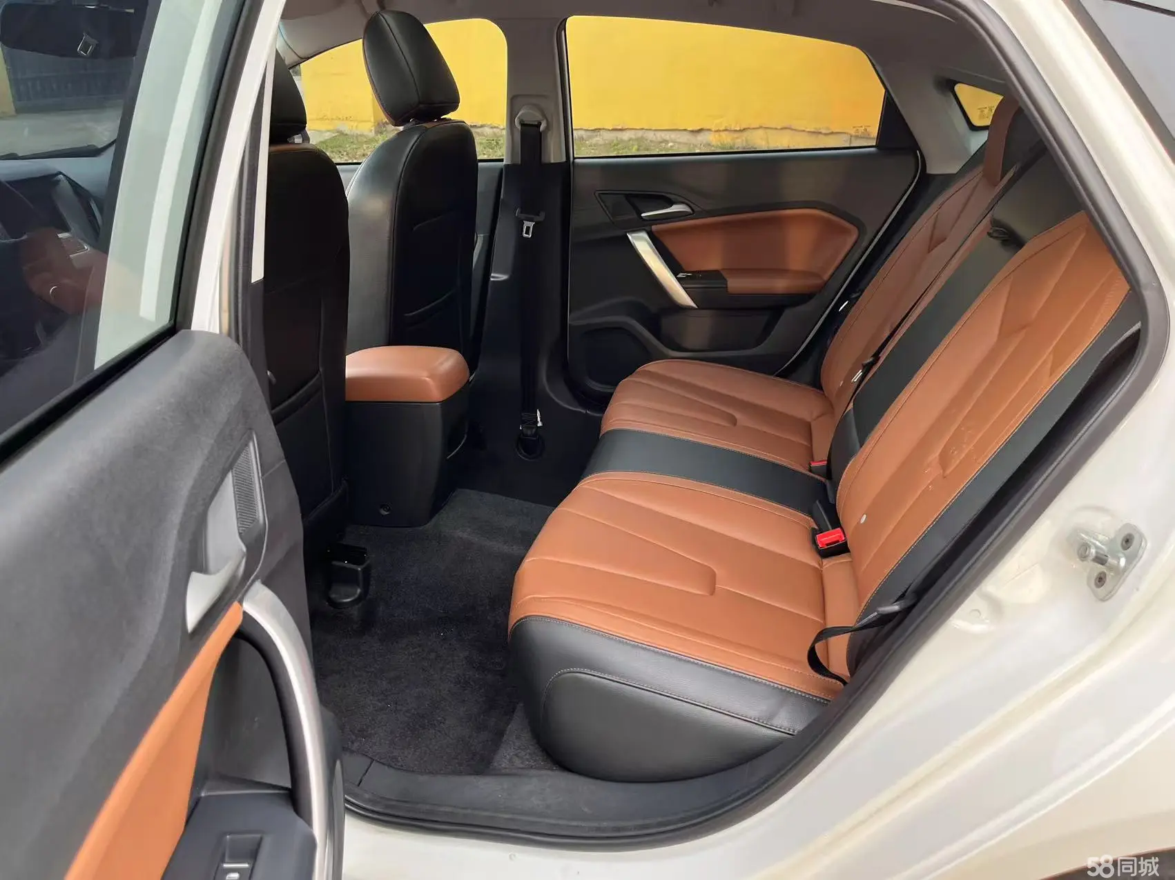 MG GT 2016 car image #19