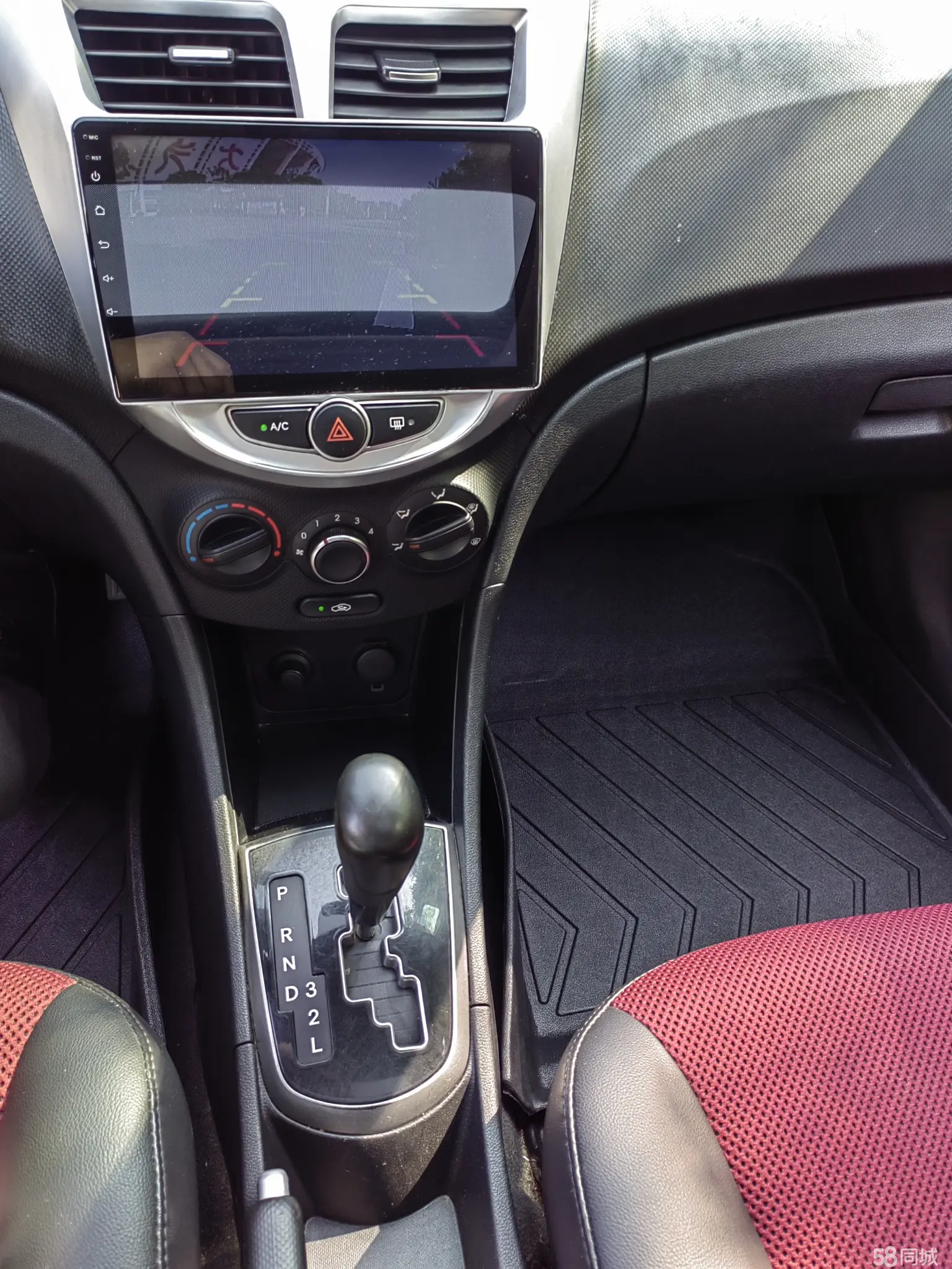 Hyundai Reina Hatchback 2015 car image #19