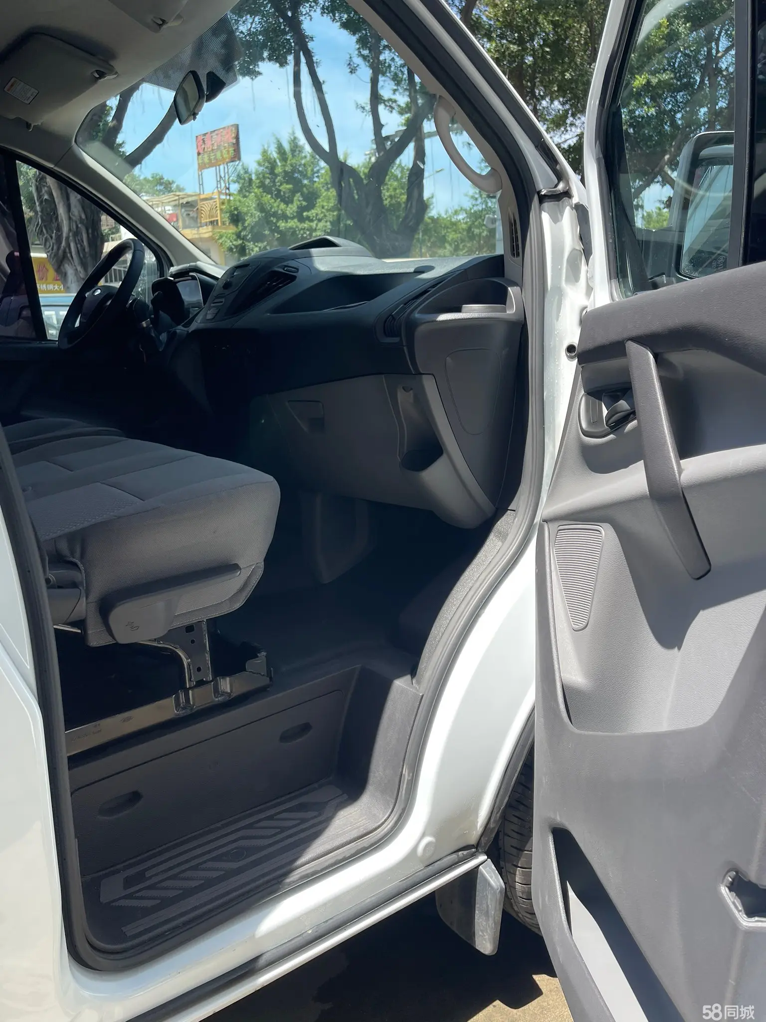 Ford Transit 2022 car image #19