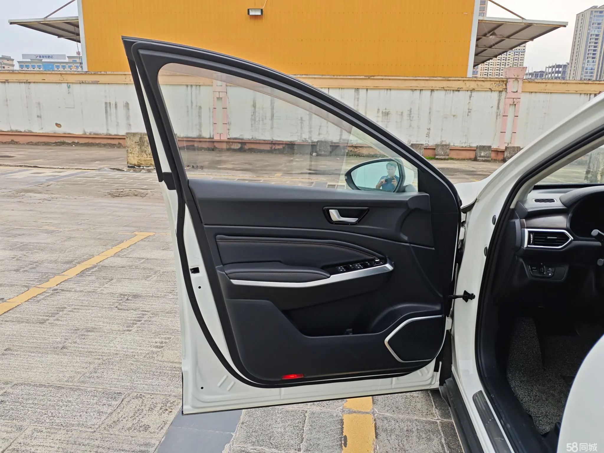 HongQi E-HS3 2019 immagine di auto #19