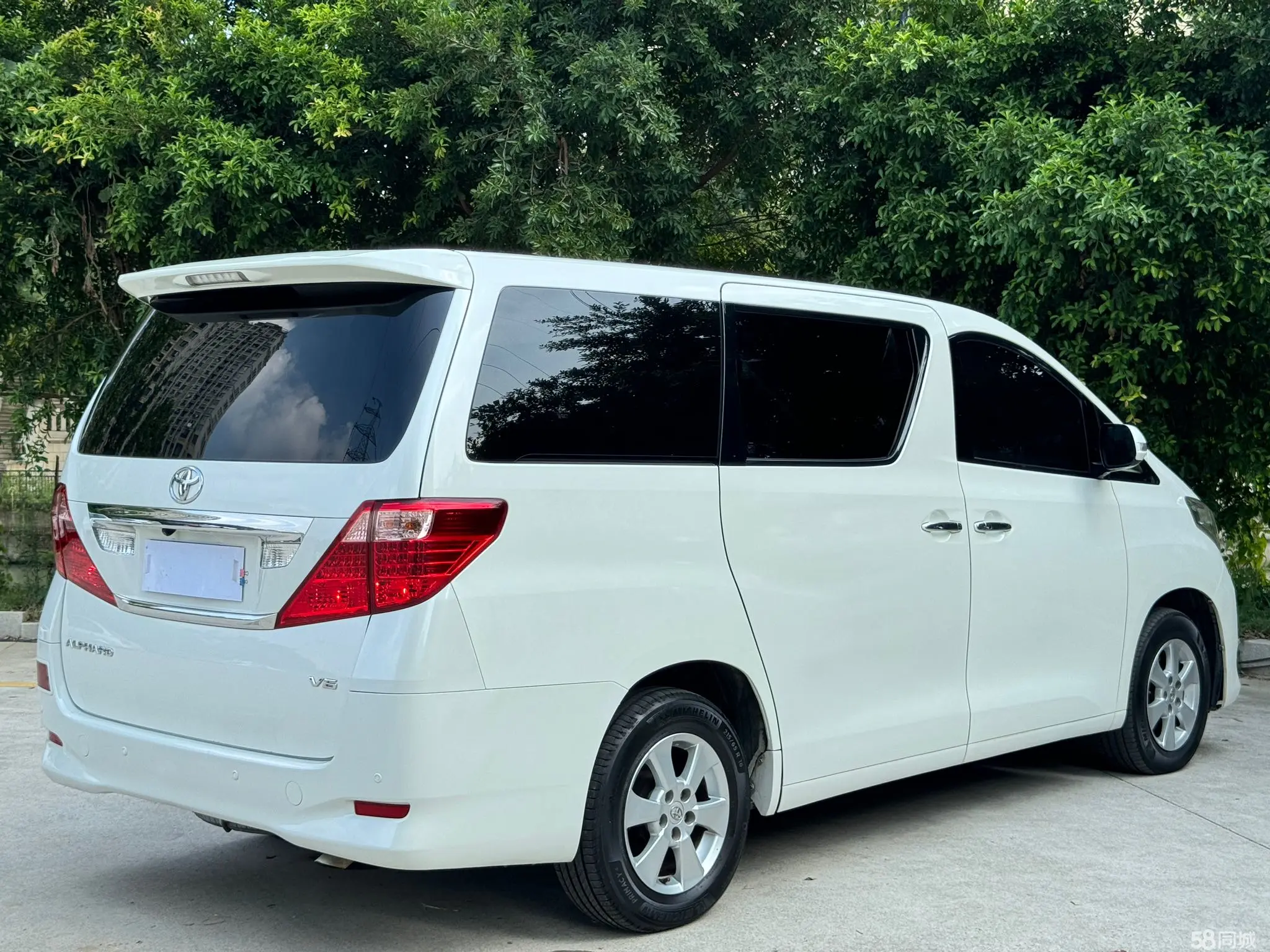 丰田 埃尔法 2011 汽车图片 #19