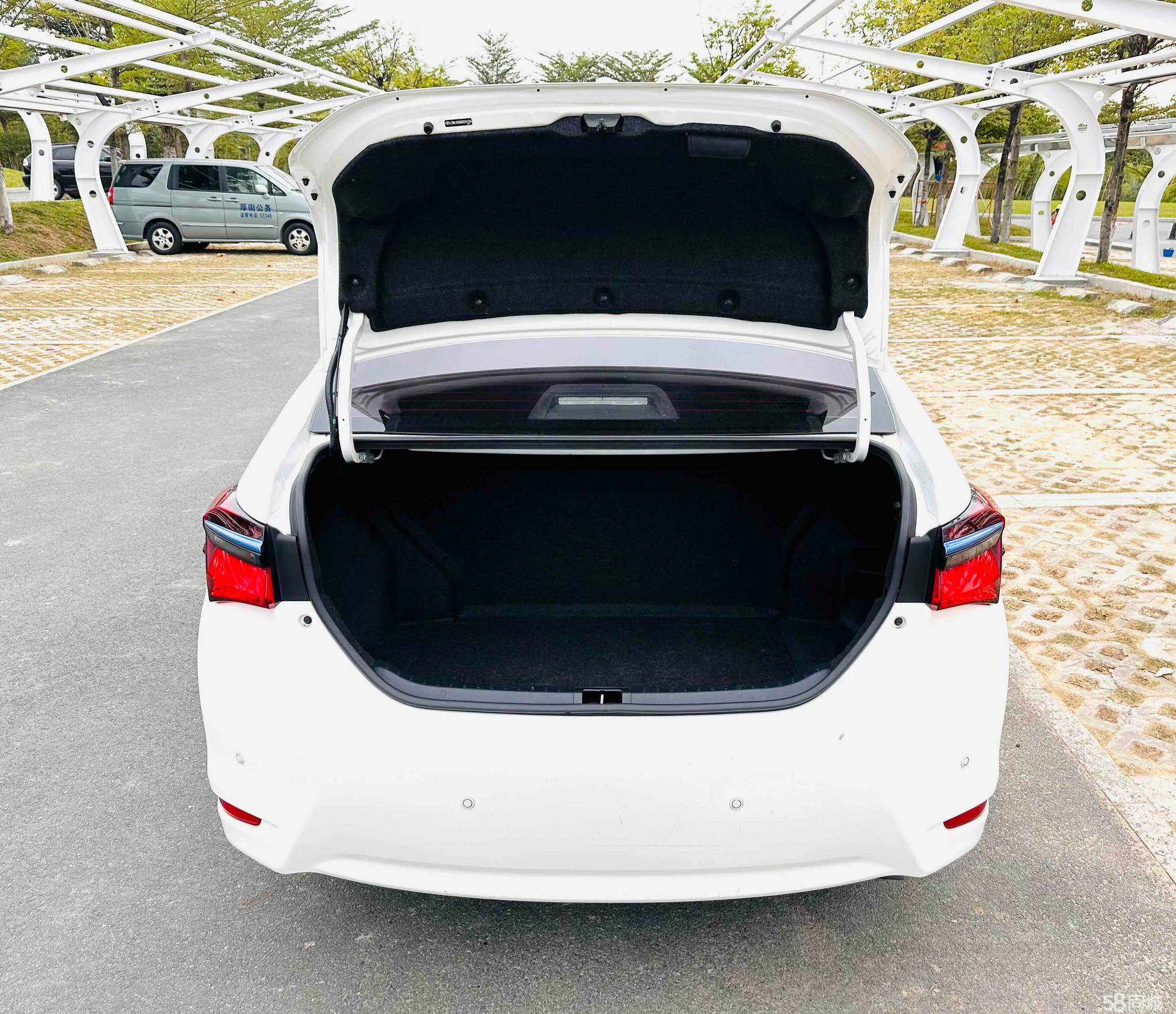 Toyota Corolla Hybird E+ 2019 immagine di auto #19