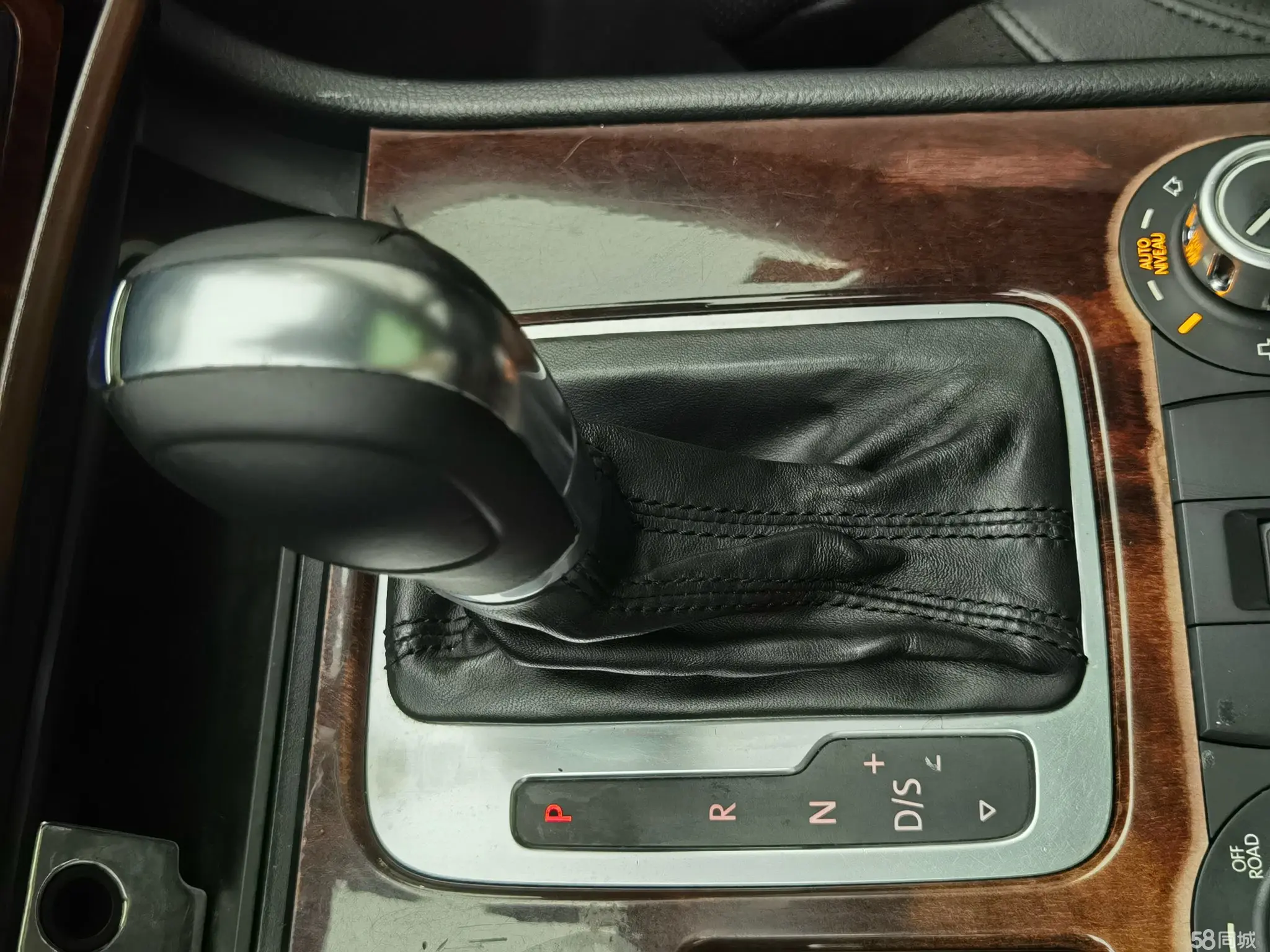 Volkswagen Touareg 2012 car image #19