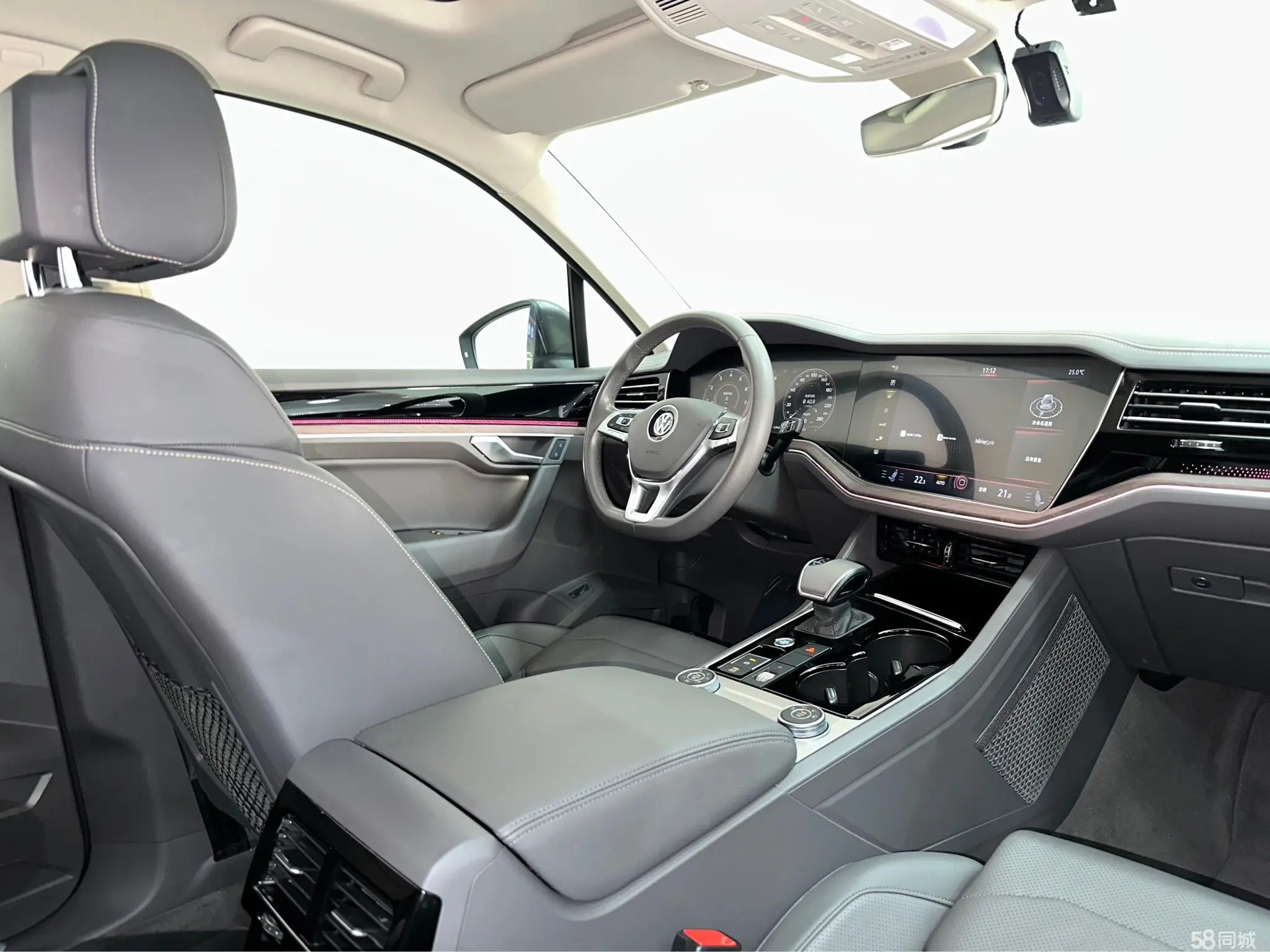 Volkswagen Touareg 2020 car image #19