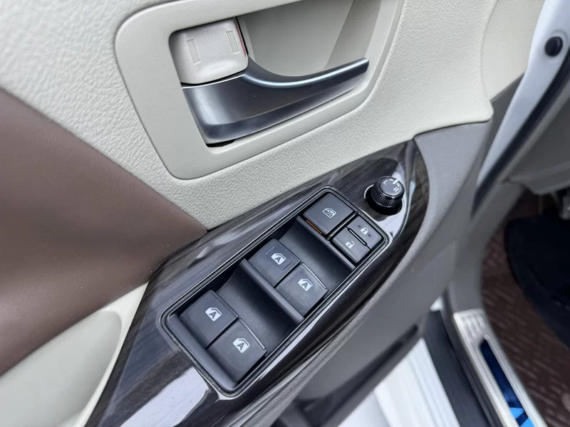 Toyota SIENNA 2019 صورة سيارة #19