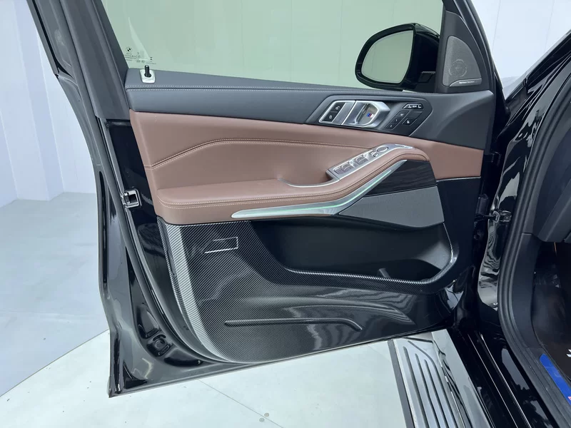 BMW X7 M60i 2023 car image #19