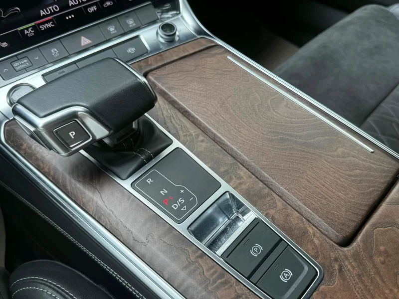 Audi A6L e-tron 2021 immagine di auto #19