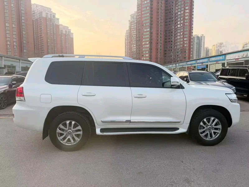 Toyota Land Cruiser 2022 car image #19