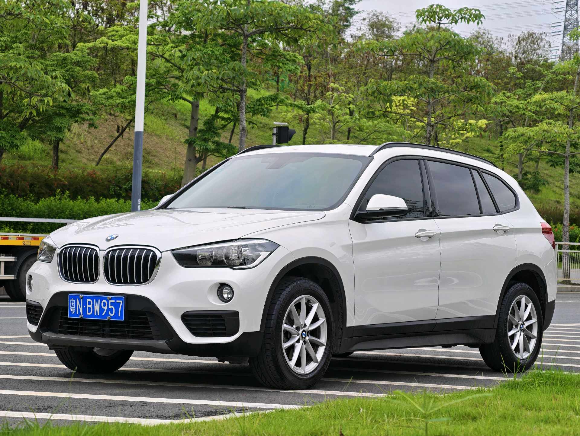 BMW X1 2019 car image 