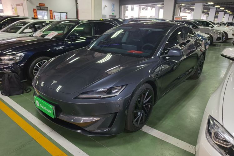 Tesla Model 3 2024 car image #2