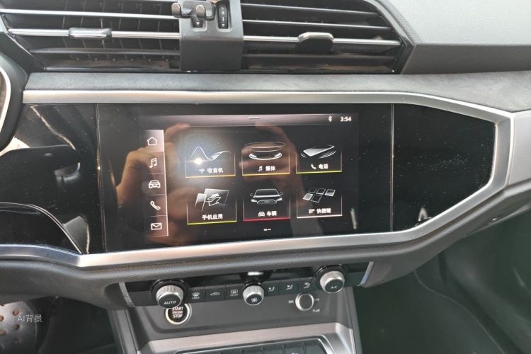 Audi Q3 2021 car image #15