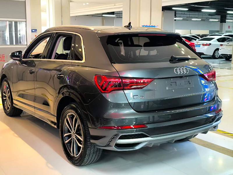 Audi Q3 2020 car image #4