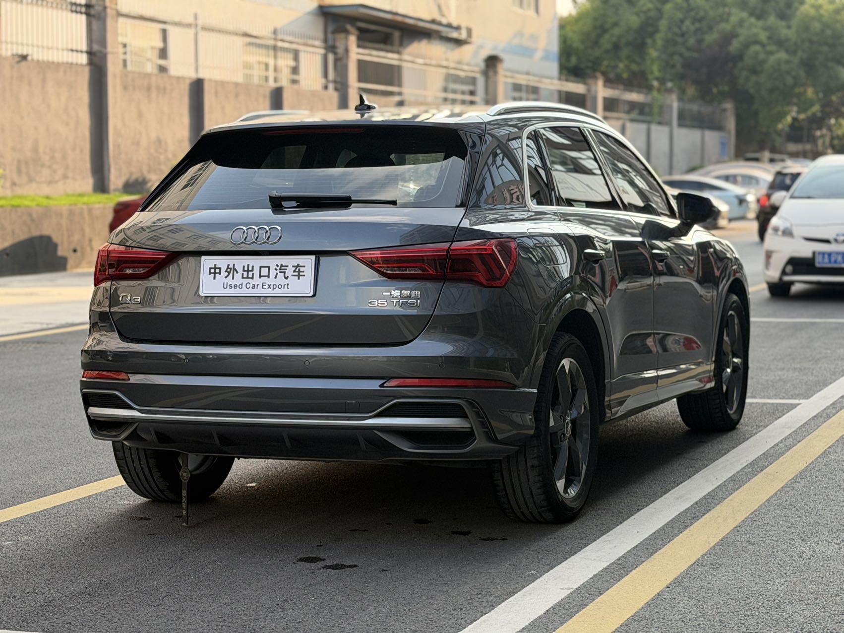 Audi Q3 2022 car image #4