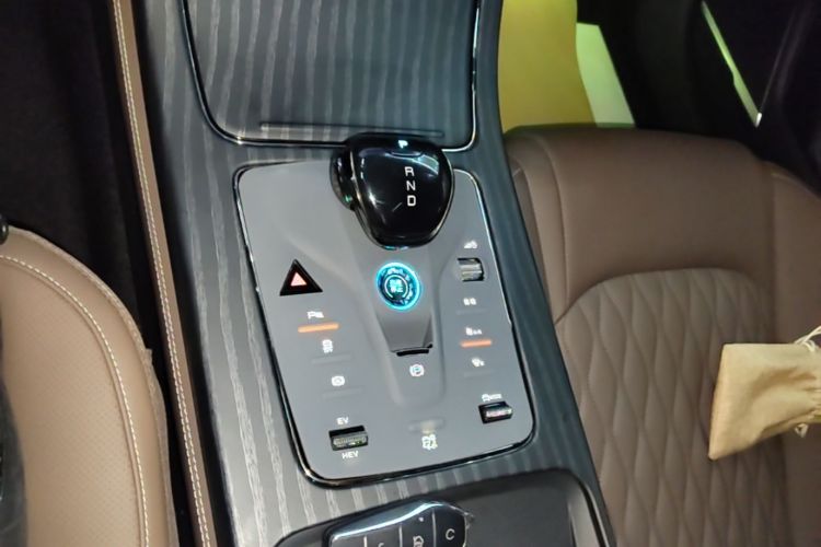 BYD Han 2024 car image #14