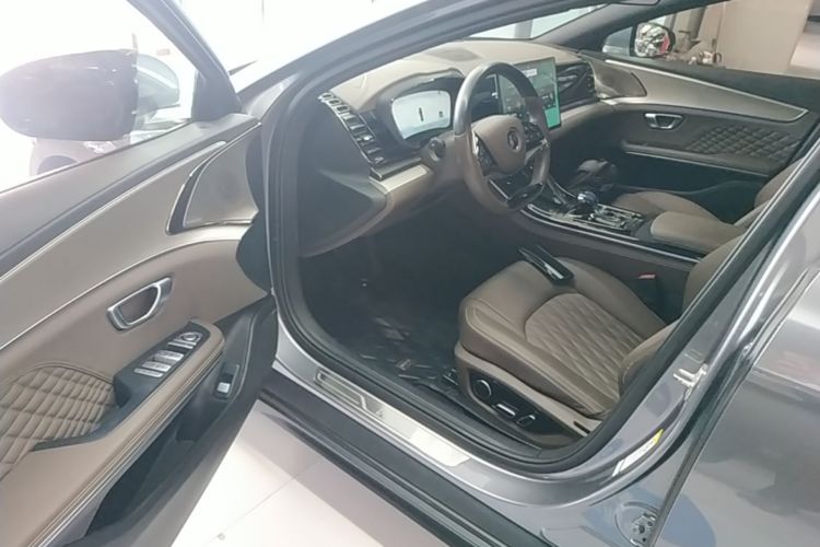 BYD Han 2023 car image #12