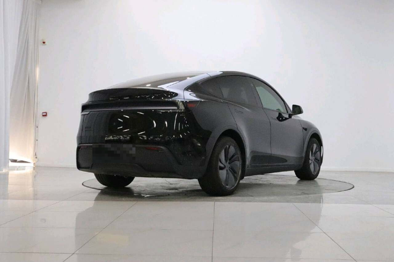 Tesla Model Y 2026 #6 Tesla Model Y 2026 car image #6