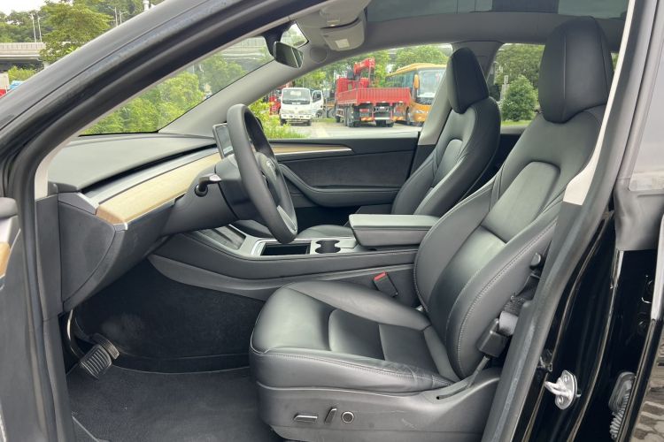 Tesla Model Y 2023 car image #15