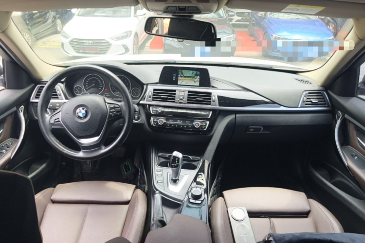 BMW 3 Series 2018 car image #10
