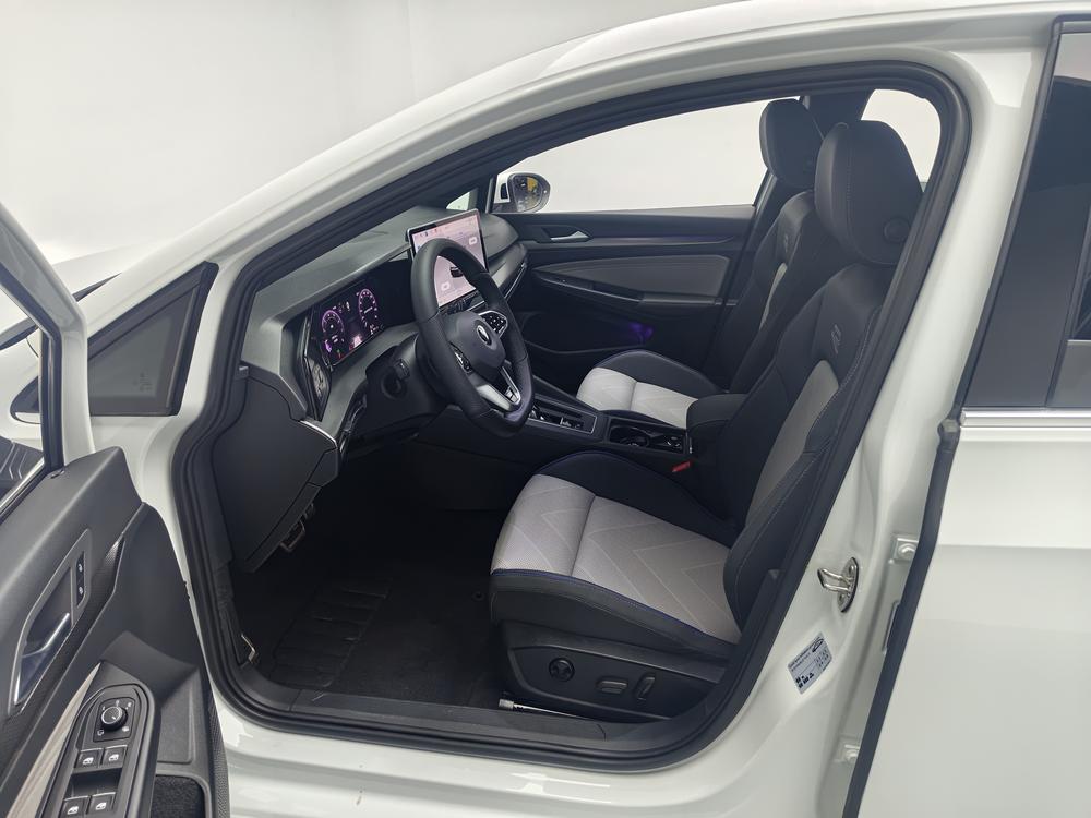 Volkswagen Golf 2024 car image #17