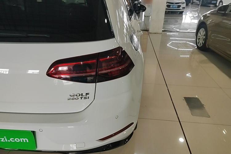 Volkswagen Golf 2020 car image #8