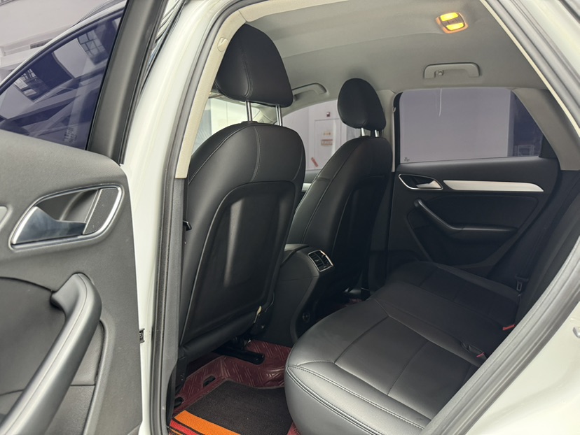 Audi Q3 2016 car image #12
