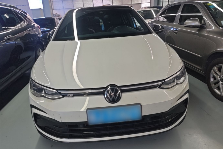 Volkswagen Golf 2025 car image #3