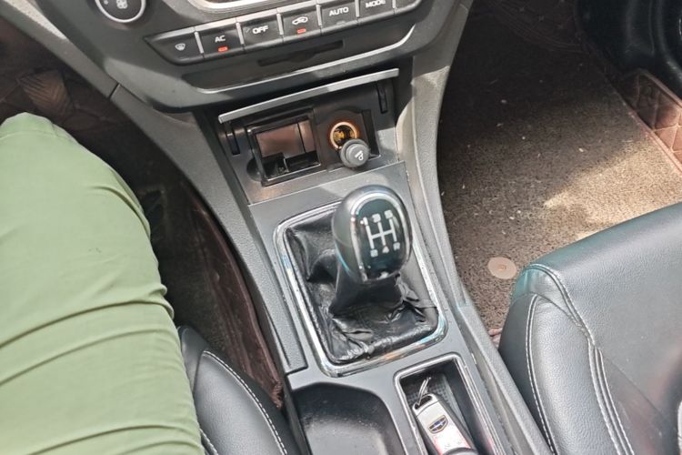 GEELY Emgrand 2017 car image #16