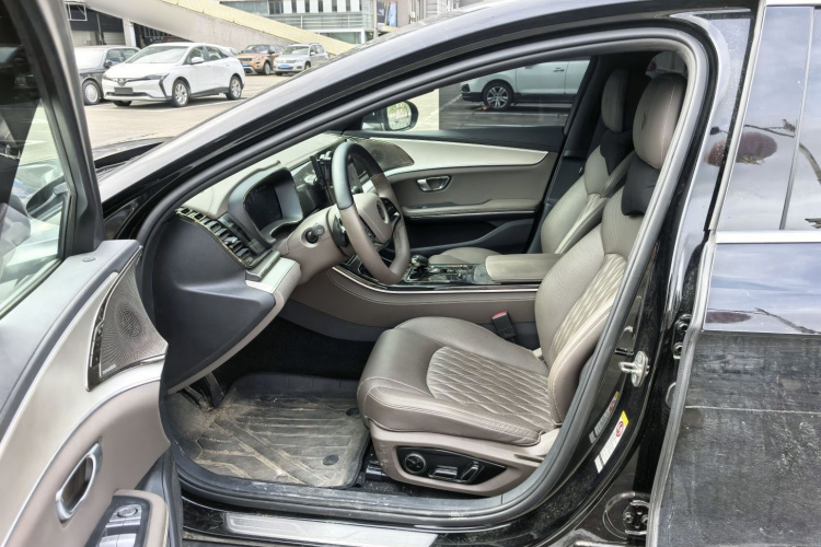 BYD Han 2025 car image #13