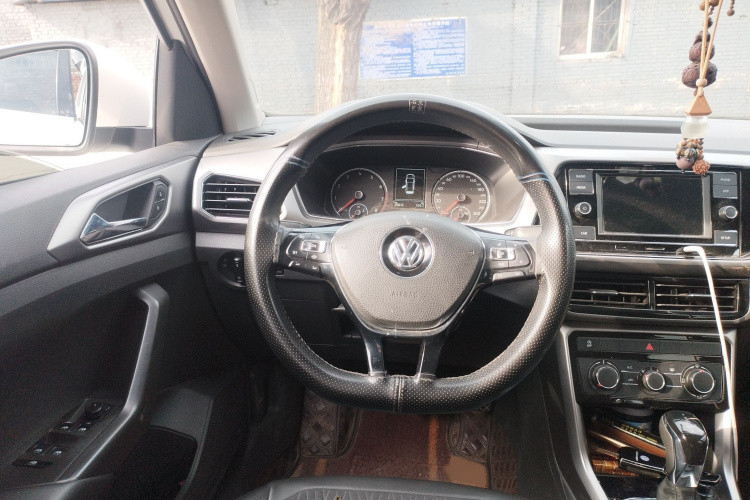 Volkswagen T-Cross 2020 car image #13