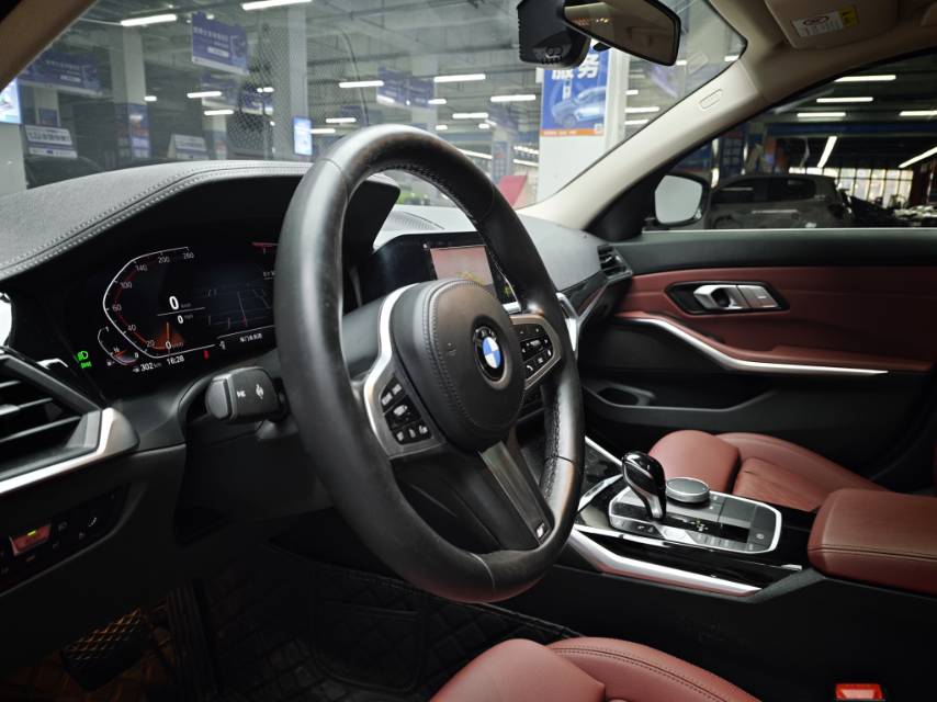 BMW 3 Series 2022 car image #10