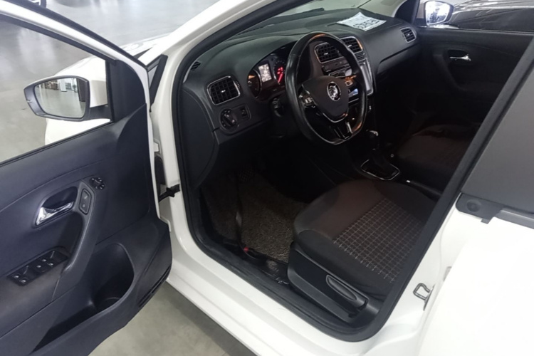 Volkswagen Polo 2019 car image #16