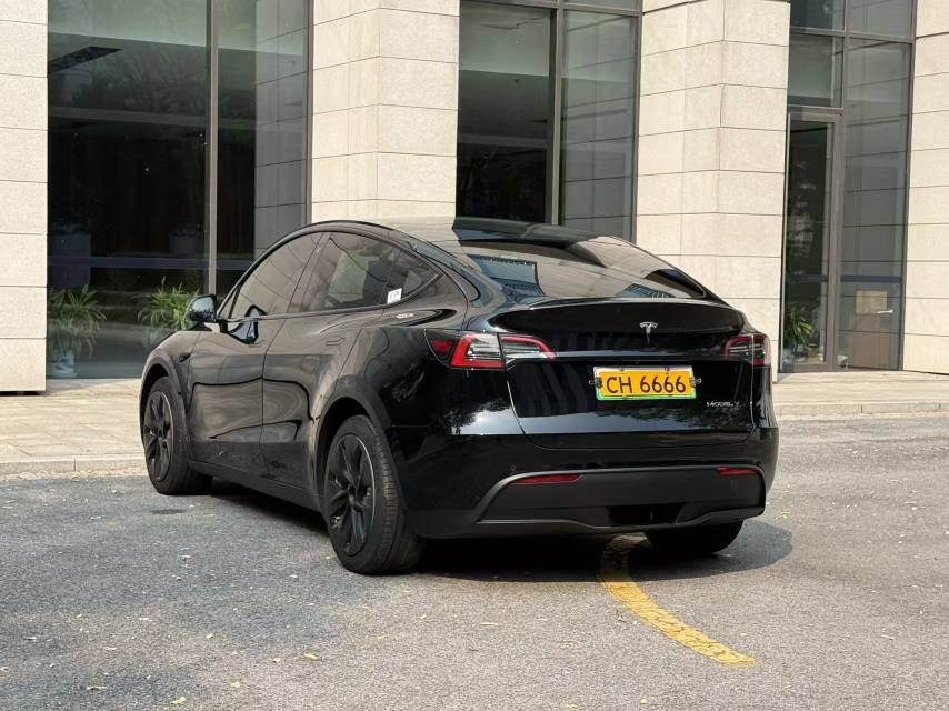 Tesla Model Y 2022 car image #9