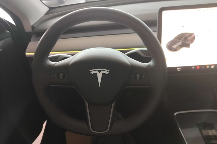 Tesla Model Y 2024 #11 Tesla Model Y 2024 car image #11