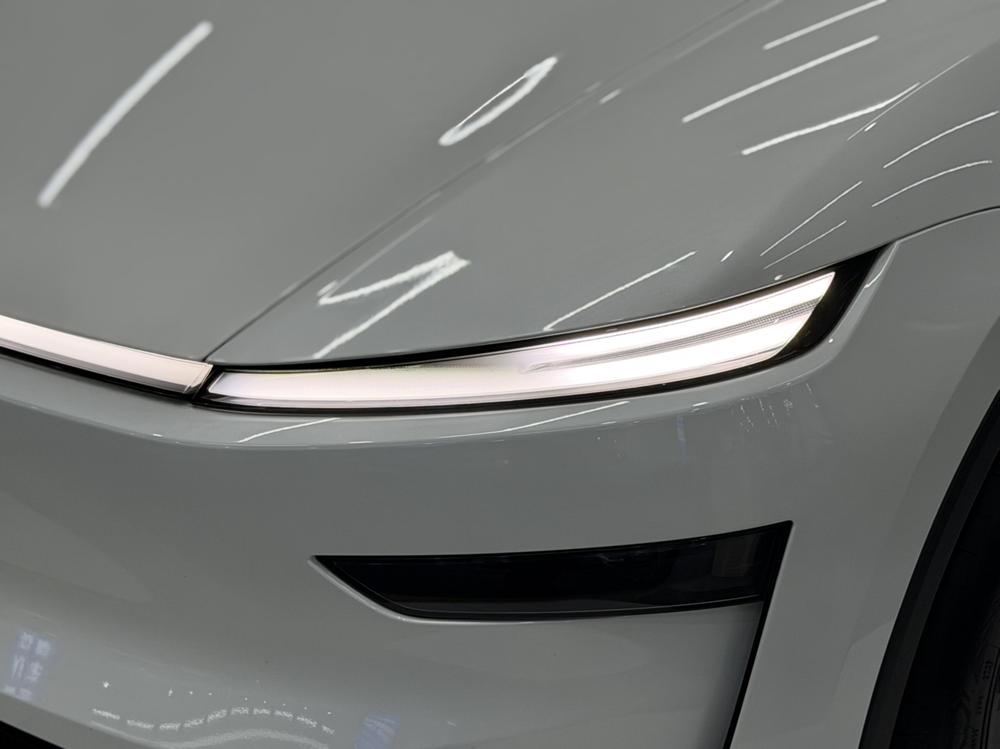 Tesla Model Y 2025 car image #9