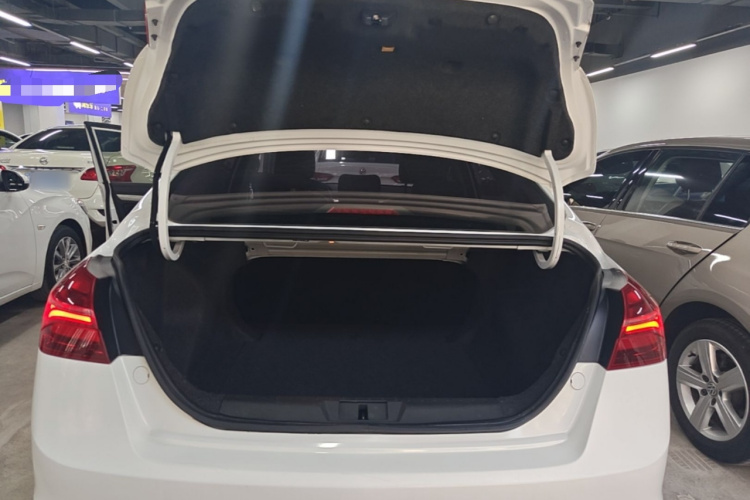 GEELY Emgrand 2020 #19 GEELY Emgrand 2020 car image #19