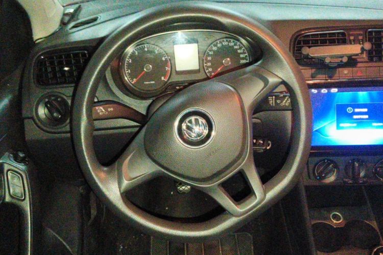Volkswagen Polo 2015 #10 Volkswagen Polo 2015 car image #10