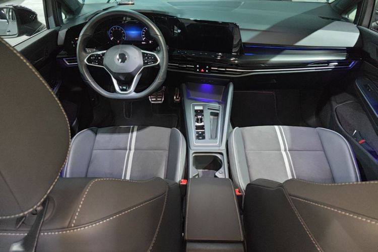 Volkswagen Golf 2023 car image #10