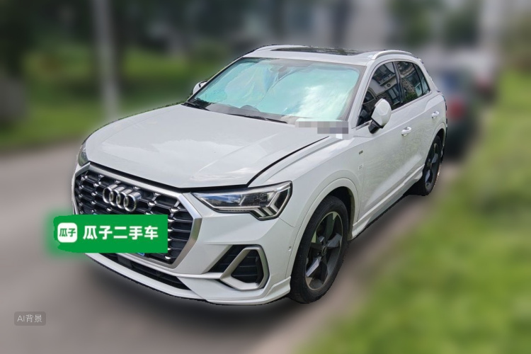 Audi Q3 2023 car image #2