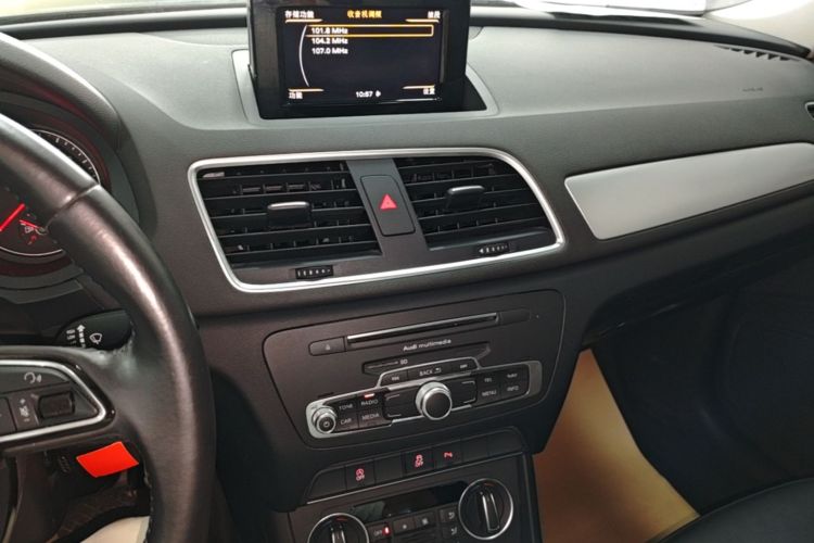 Audi Q3 2017 #13 Audi Q3 2017 car image #13